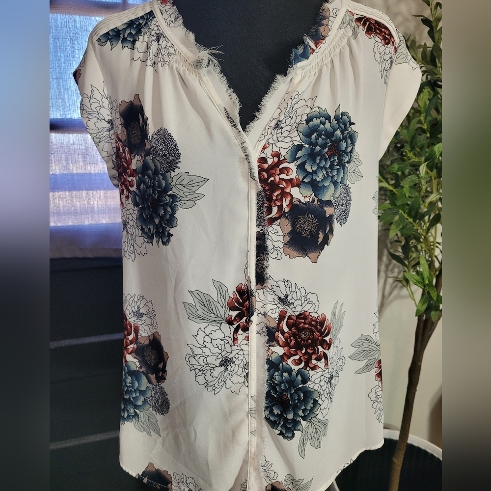 Daniel Rainn Cap Sleeve Floral Raw Hem Detail Top Blouse